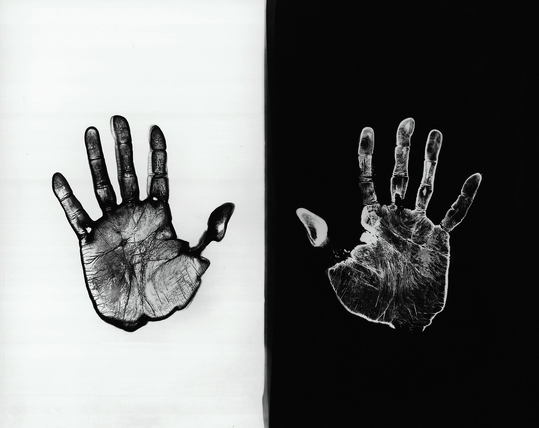 Ugo Mulas. Il laboratorio. Una mano sviluppa, l’altra fissa. A Sir John Frederick William Herschel, 1970 - 1972 © Eredi Ugo Mulas. Tutti i diritti riservati. Courtesy Archivio Ugo Mulas, Milano – Galleria Lia Rumma, Milano / Napoli